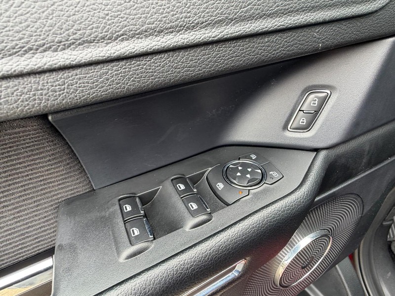 Ford Expedition Vehicle Full-screen Gallery Image 27