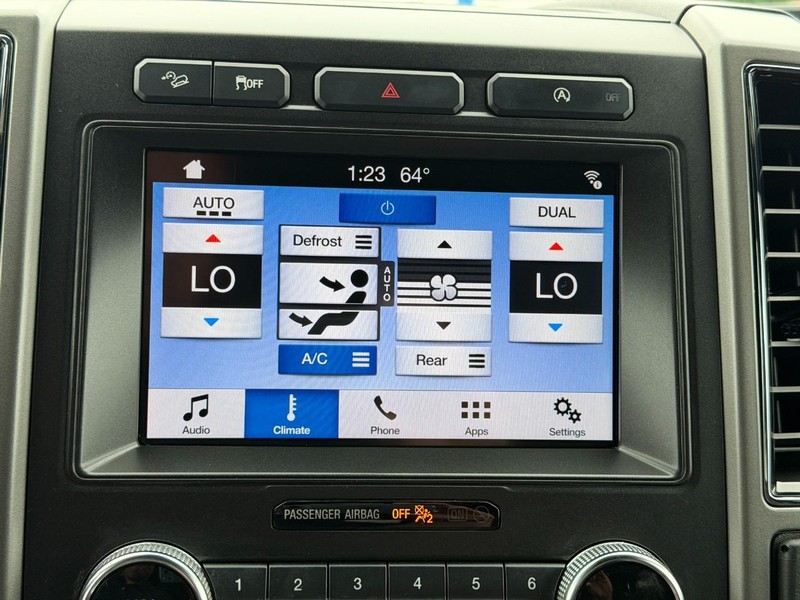 Ford Expedition Vehicle Full-screen Gallery Image 38