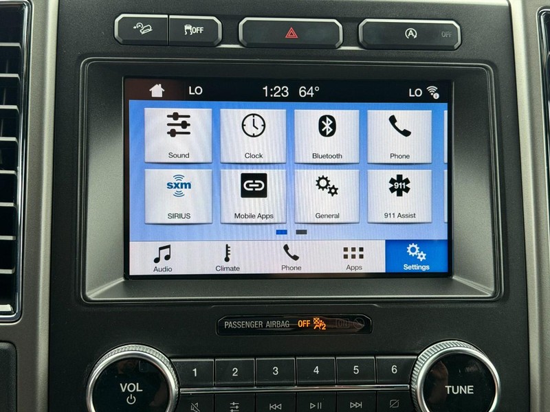 Ford Expedition Vehicle Full-screen Gallery Image 40