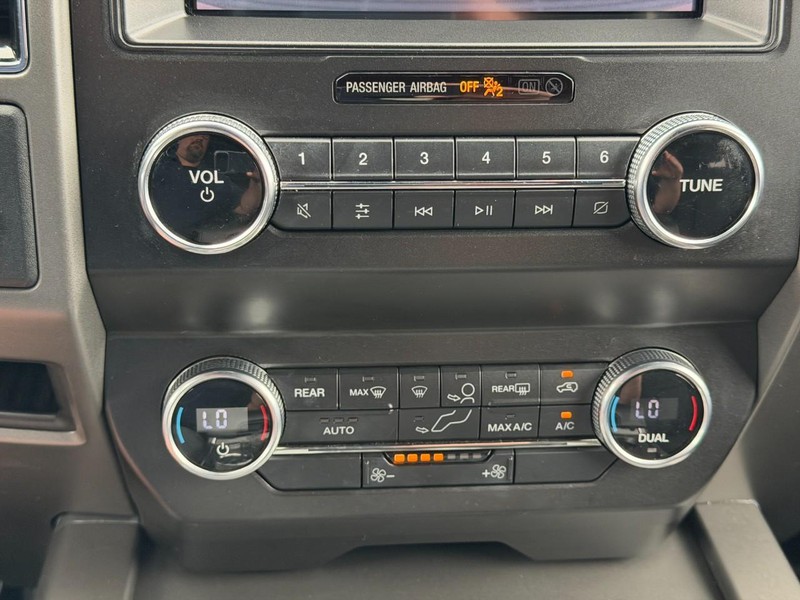 Ford Expedition Vehicle Full-screen Gallery Image 43
