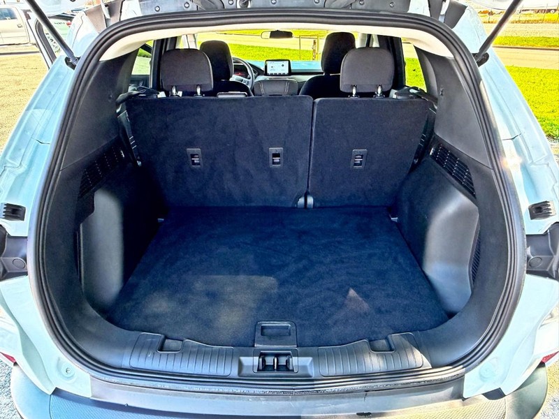 Ford Escape Vehicle Full-screen Gallery Image 12