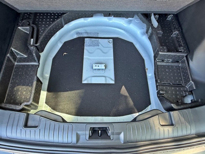 Ford Escape Vehicle Full-screen Gallery Image 13