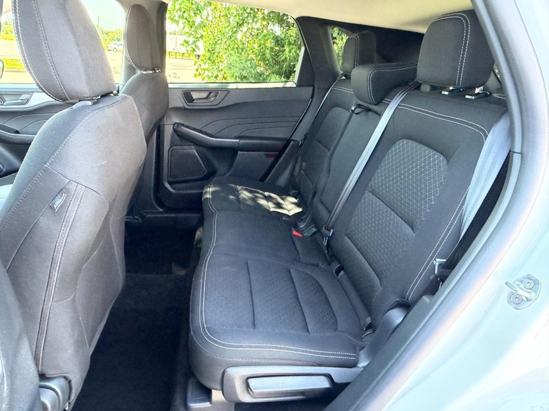 Ford Escape Vehicle Full-screen Gallery Image 14