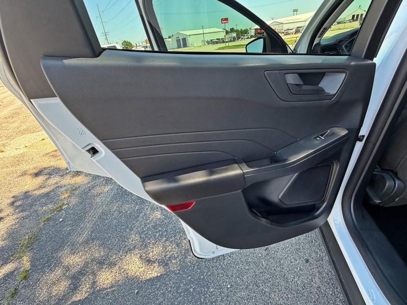 Ford Escape Vehicle Full-screen Gallery Image 18