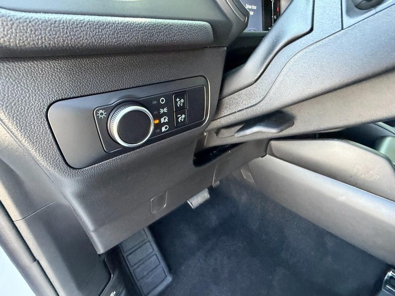 Ford Escape Vehicle Full-screen Gallery Image 20