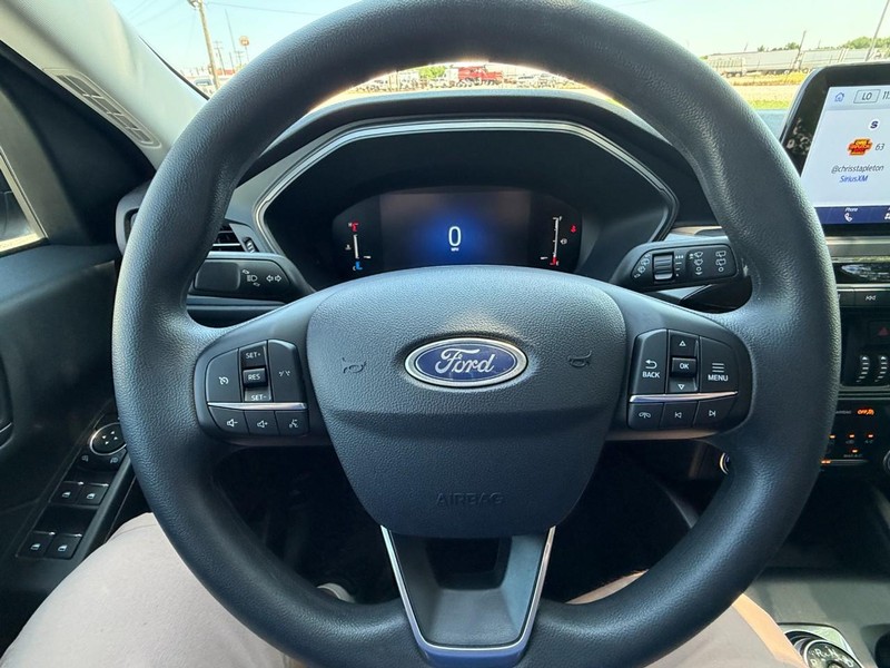 Ford Escape Vehicle Full-screen Gallery Image 24