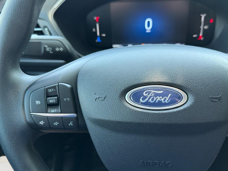 Ford Escape Vehicle Full-screen Gallery Image 25