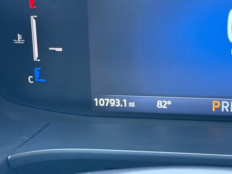 Ford Escape Vehicle Full-screen Gallery Image 30