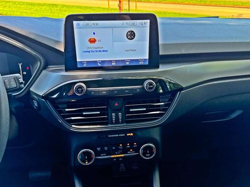 Ford Escape Vehicle Full-screen Gallery Image 32