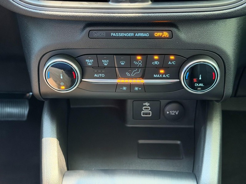 Ford Escape Vehicle Full-screen Gallery Image 43