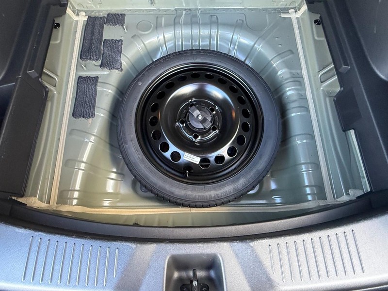 Buick Envista Vehicle Full-screen Gallery Image 13