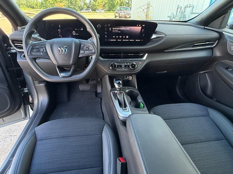Buick Envista Vehicle Full-screen Gallery Image 16