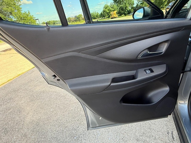 Buick Envista Vehicle Full-screen Gallery Image 17