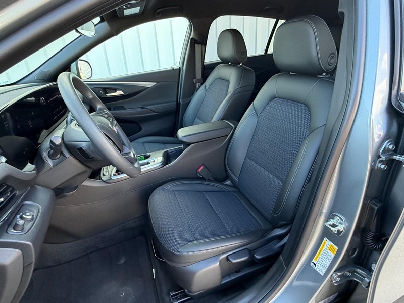 Buick Envista Vehicle Full-screen Gallery Image 18