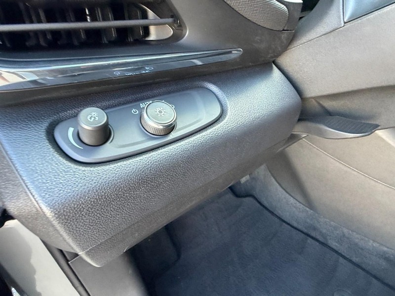 Buick Envista Vehicle Full-screen Gallery Image 19
