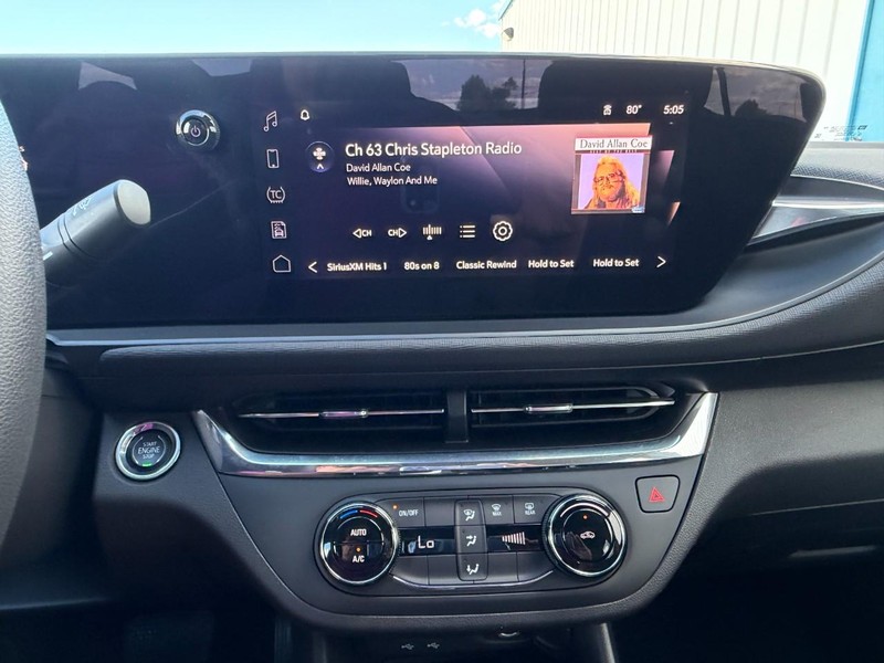 Buick Envista Vehicle Full-screen Gallery Image 30