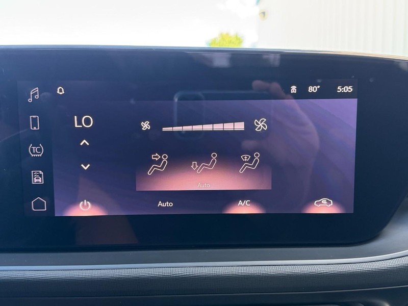Buick Envista Vehicle Full-screen Gallery Image 35