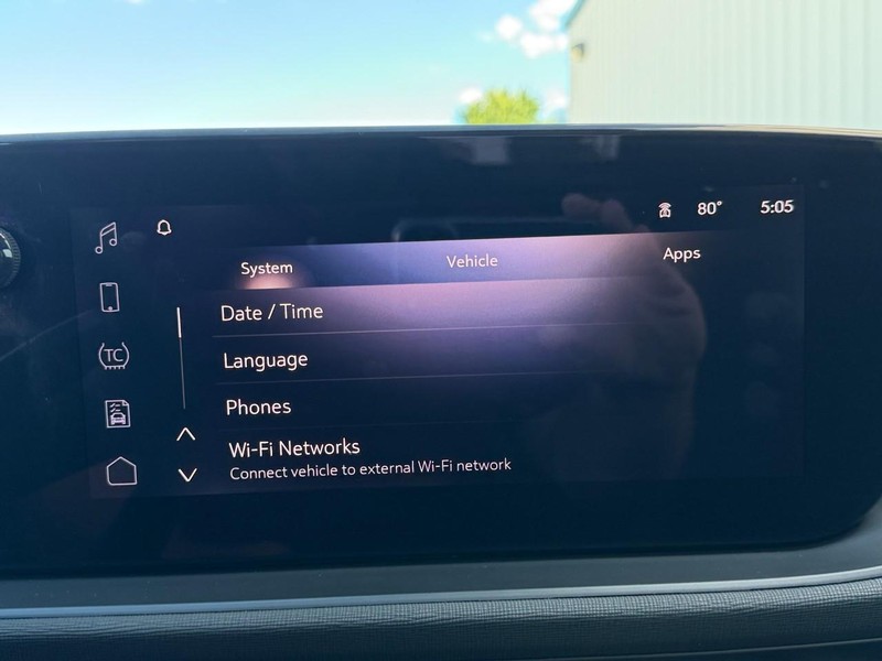 Buick Envista Vehicle Full-screen Gallery Image 36