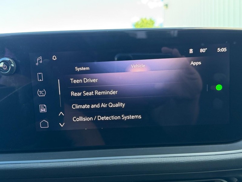 Buick Envista Vehicle Full-screen Gallery Image 37