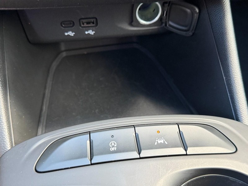 Buick Envista Vehicle Full-screen Gallery Image 39