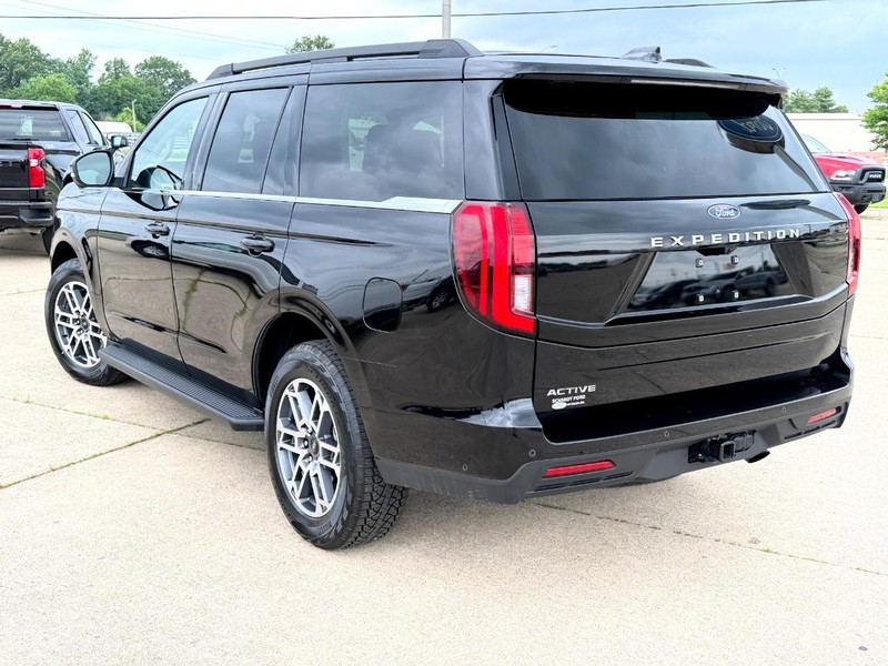 Ford Expedition Vehicle Full-screen Gallery Image 05