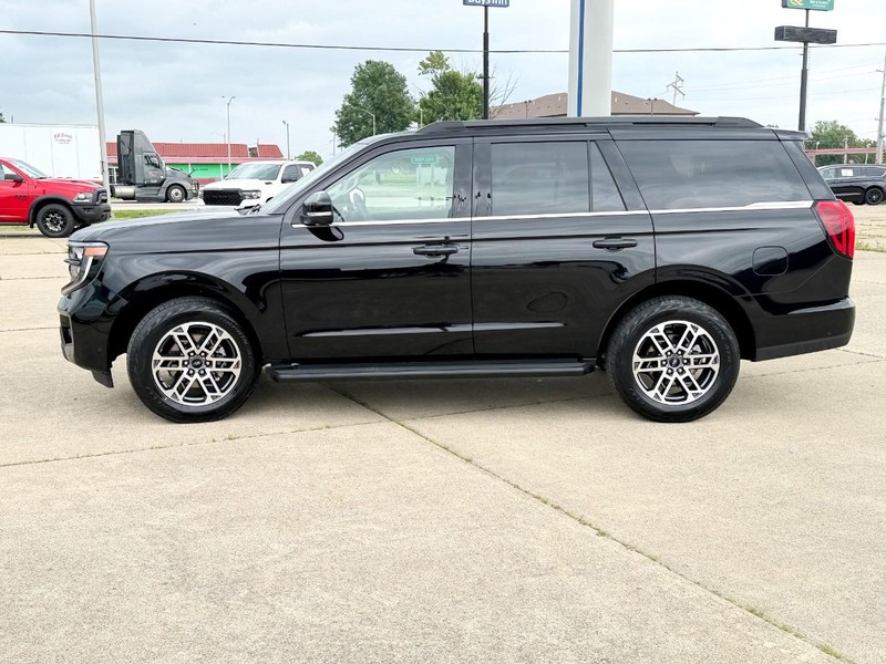 Ford Expedition Vehicle Full-screen Gallery Image 06
