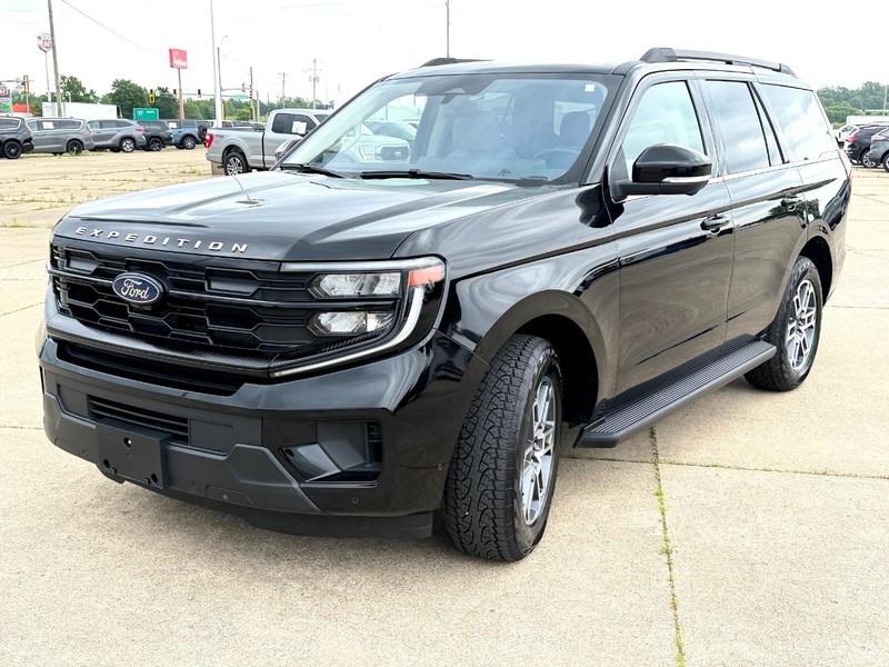 Ford Expedition Vehicle Full-screen Gallery Image 07