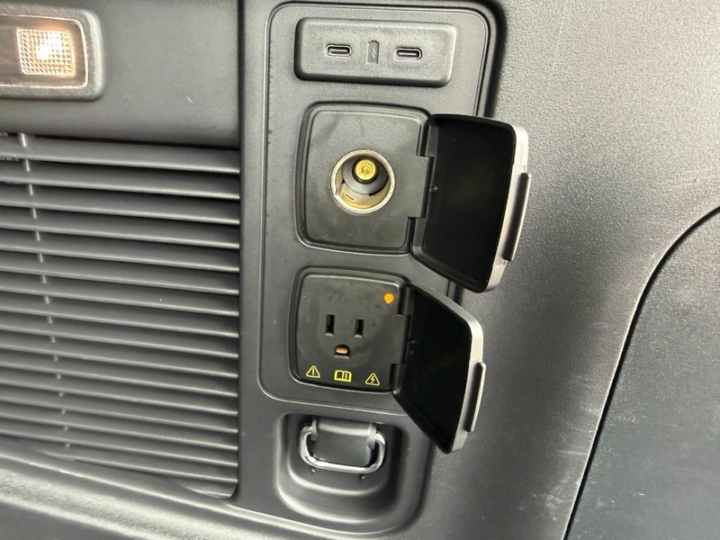 Ford Expedition Vehicle Full-screen Gallery Image 16