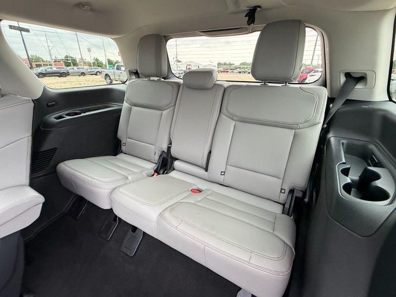 Ford Expedition Vehicle Full-screen Gallery Image 22