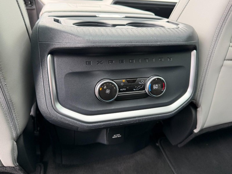 Ford Expedition Vehicle Full-screen Gallery Image 25