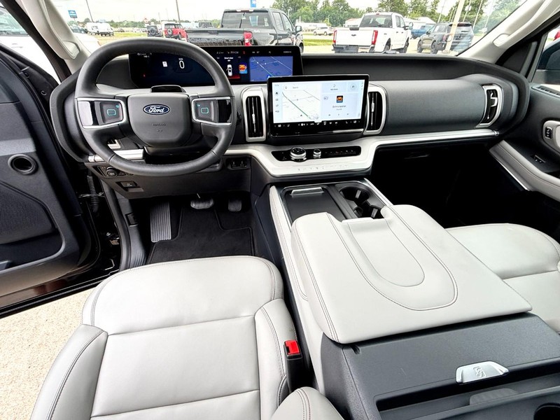 Ford Expedition Vehicle Full-screen Gallery Image 27