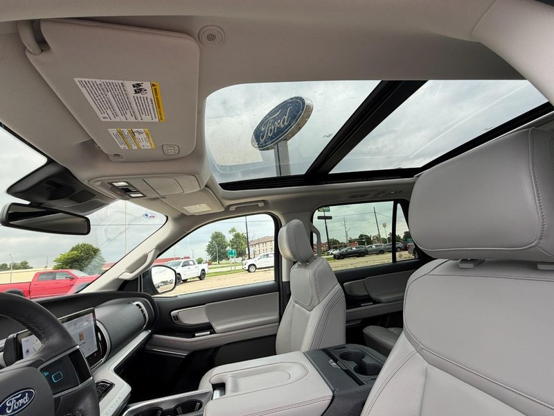 Ford Expedition Vehicle Full-screen Gallery Image 30