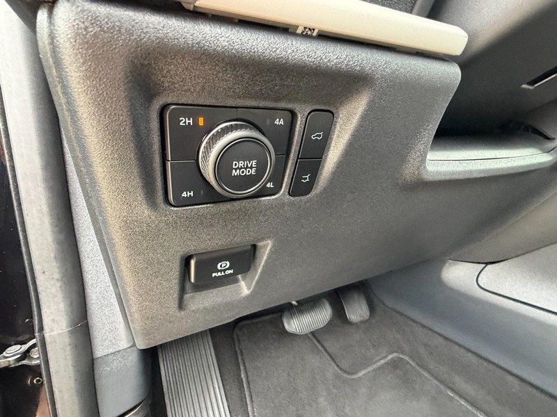 Ford Expedition Vehicle Full-screen Gallery Image 31