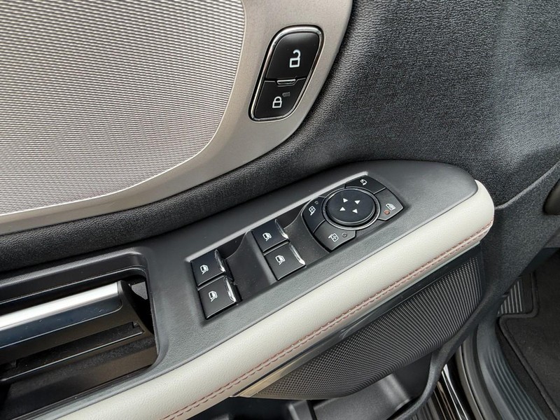 Ford Expedition Vehicle Full-screen Gallery Image 33