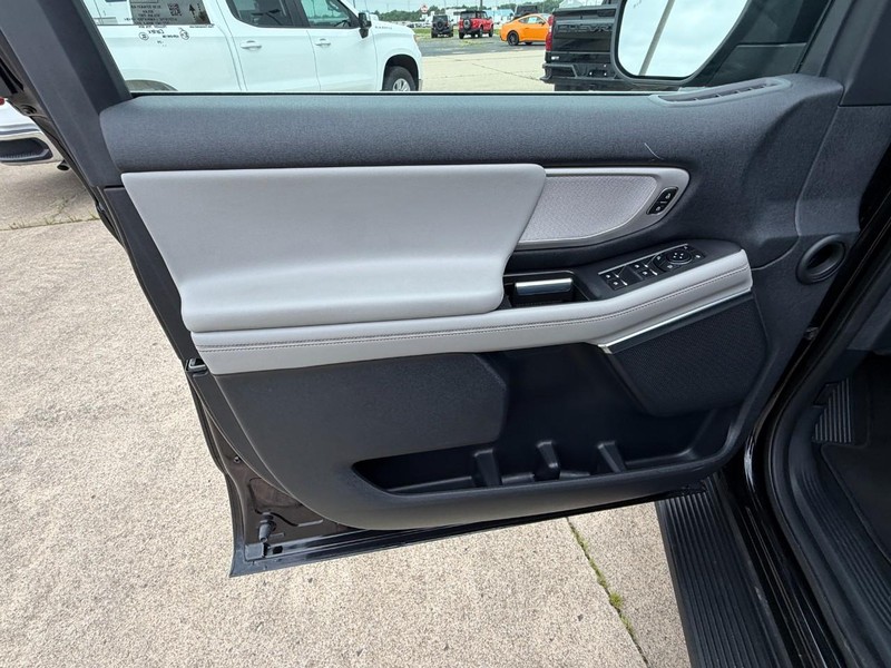 Ford Expedition Vehicle Full-screen Gallery Image 34