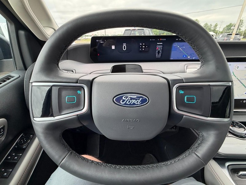 Ford Expedition Vehicle Full-screen Gallery Image 35