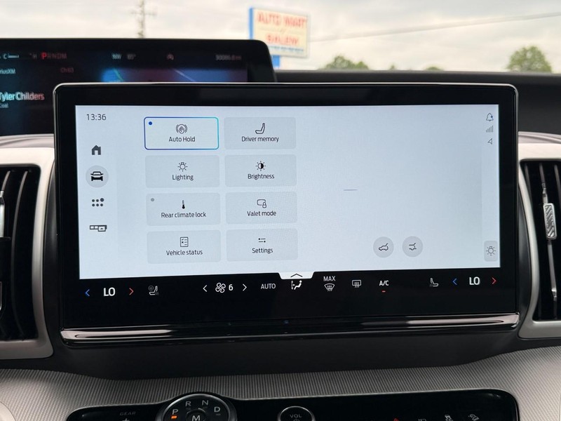 Ford Expedition Vehicle Full-screen Gallery Image 44