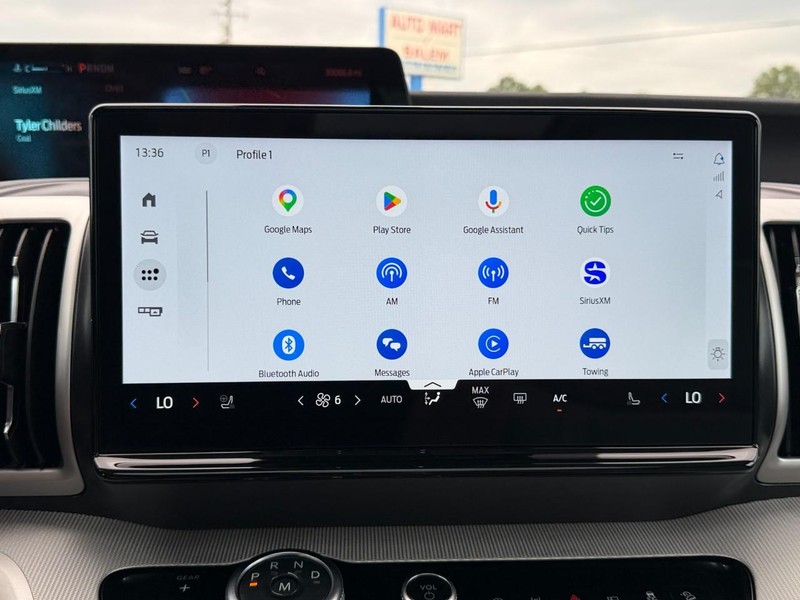 Ford Expedition Vehicle Full-screen Gallery Image 46