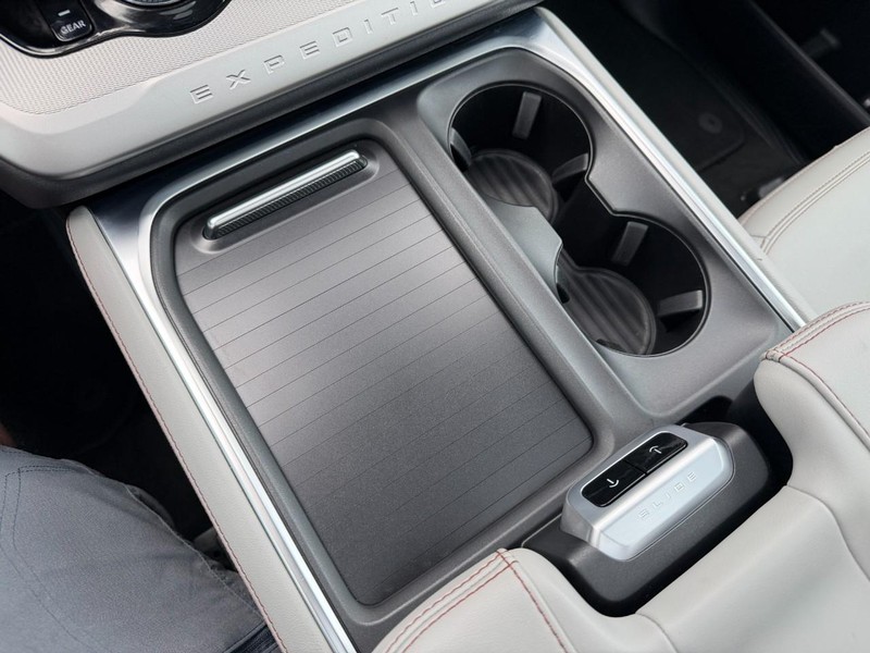 Ford Expedition Vehicle Full-screen Gallery Image 54