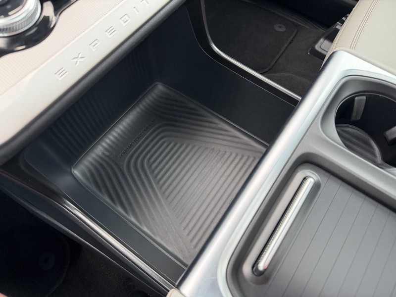 Ford Expedition Vehicle Full-screen Gallery Image 56