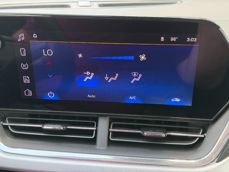 Chevrolet Trax Vehicle Full-screen Gallery Image 34