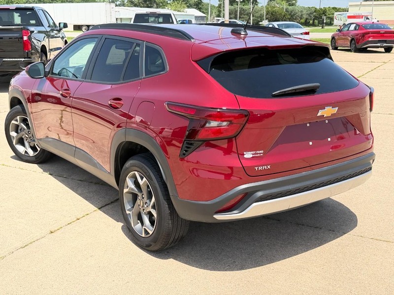 Chevrolet Trax Vehicle Full-screen Gallery Image 05