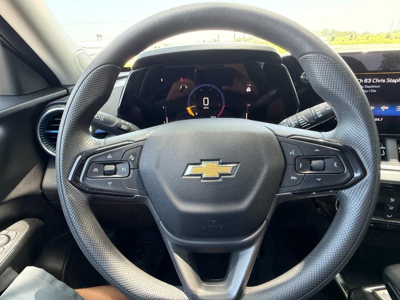 Chevrolet Trax Vehicle Full-screen Gallery Image 23