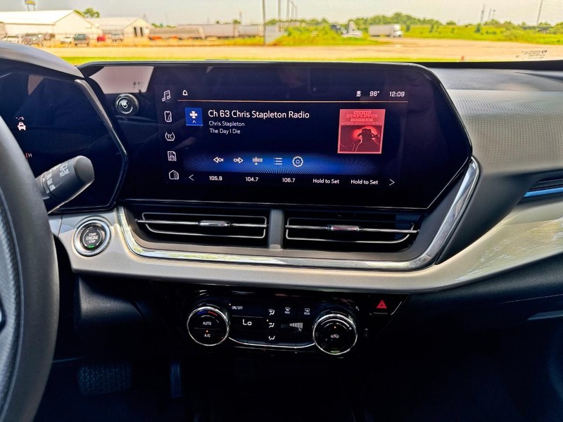 Chevrolet Trax Vehicle Full-screen Gallery Image 30