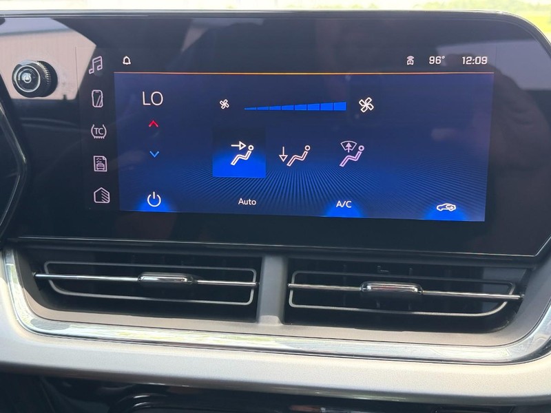 Chevrolet Trax Vehicle Full-screen Gallery Image 35