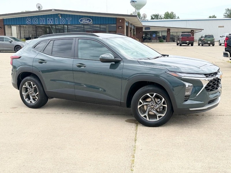 Chevrolet Trax Vehicle Full-screen Gallery Image 03