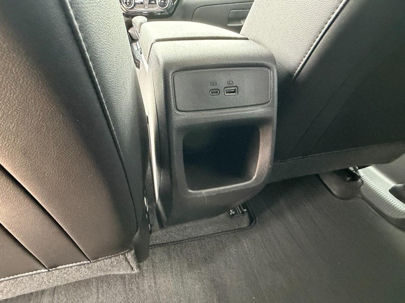 Chevrolet Trax Vehicle Full-screen Gallery Image 15