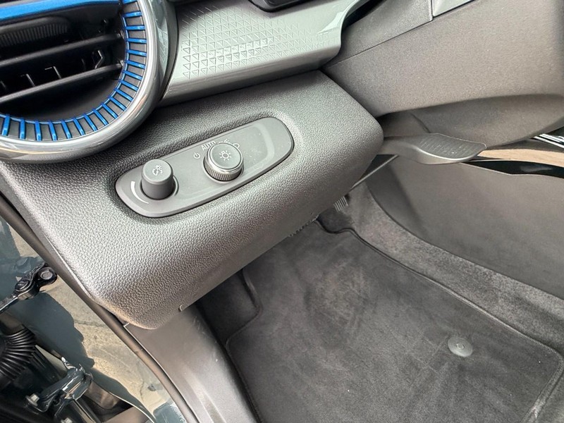 Chevrolet Trax Vehicle Full-screen Gallery Image 19