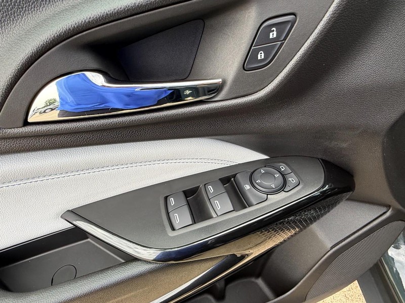 Chevrolet Trax Vehicle Full-screen Gallery Image 21