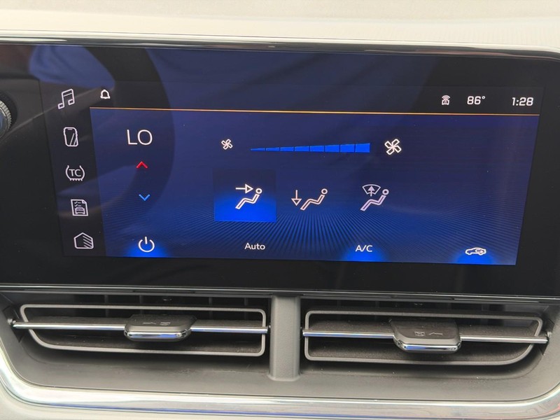 Chevrolet Trax Vehicle Full-screen Gallery Image 33